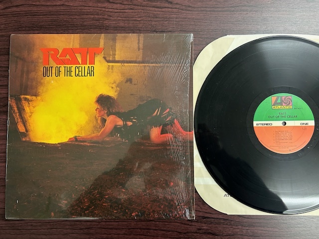 美品LP★RATT/ラット★out of the cellar輸入盤（1984年）★新品保護袋付★METALLICADOKKENIRONMAIDENOzzyDIOMegadethACCEPTMOTLEYCRUE_画像1