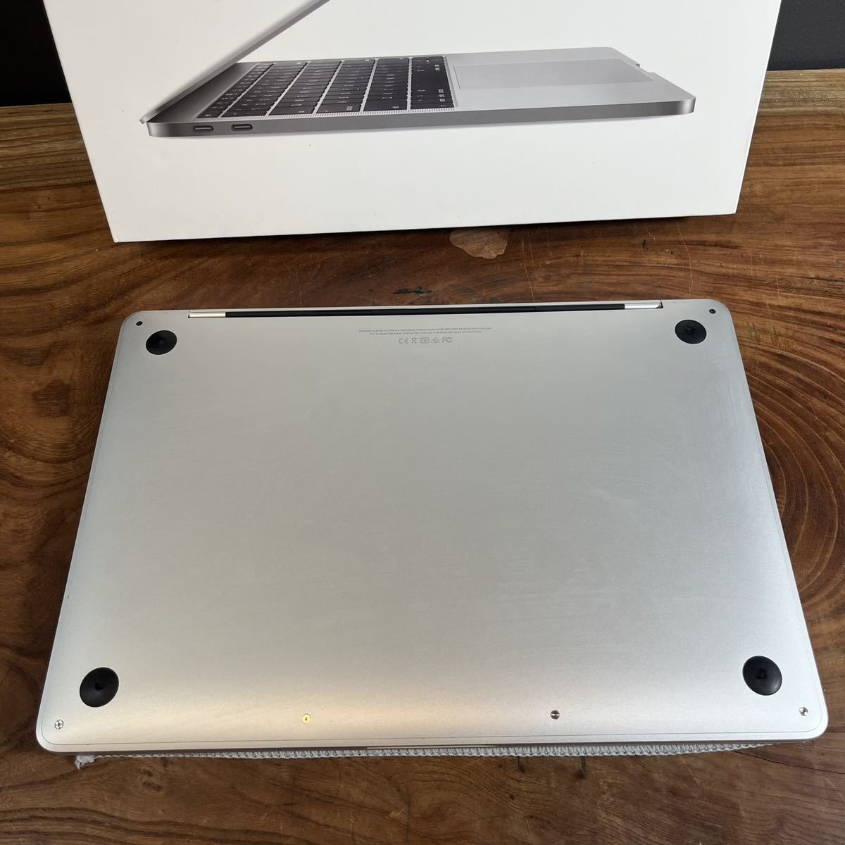 ［美品/新品バッテリー］Apple MacBook Pro 13inch 2017/Core i5 2.3 GHz /1TB/16GB/Office 2019_画像4