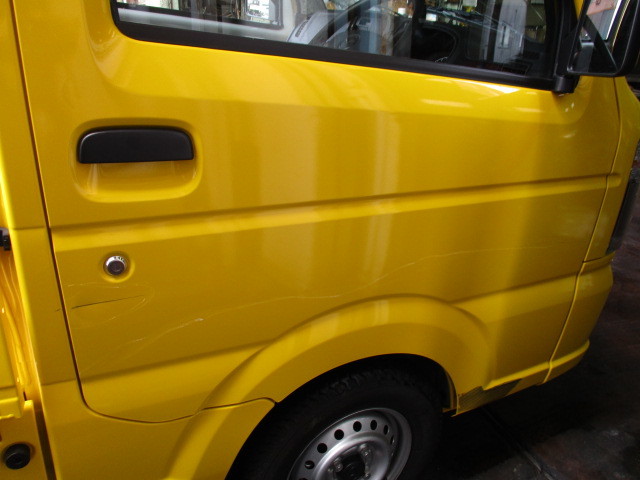 2023年 スクラム キャリィトラック 右ドア 3BD-DG16T DA16T 色替え黄色 白26Uからの画像8