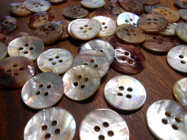 アコヤ貝(パールシェル）のボタン（４穴） ２０ｍｍ １５個の画像3