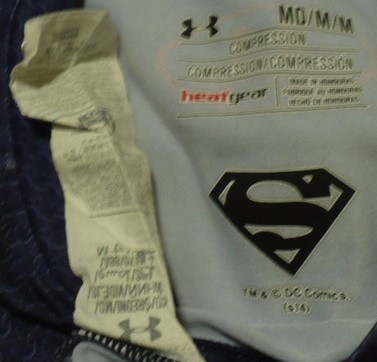 UA(アンダーアーマー)製コンプレッション　半袖インナーシャツ　Sスーパーマン　MDサイズ　ネイビー?青?×赤×黄色　MAE8881_画像5