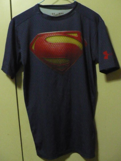 UA(アンダーアーマー)製コンプレッション　半袖インナーシャツ　Sスーパーマン　MDサイズ　ネイビー?青?×赤×黄色　MAE8881_画像1