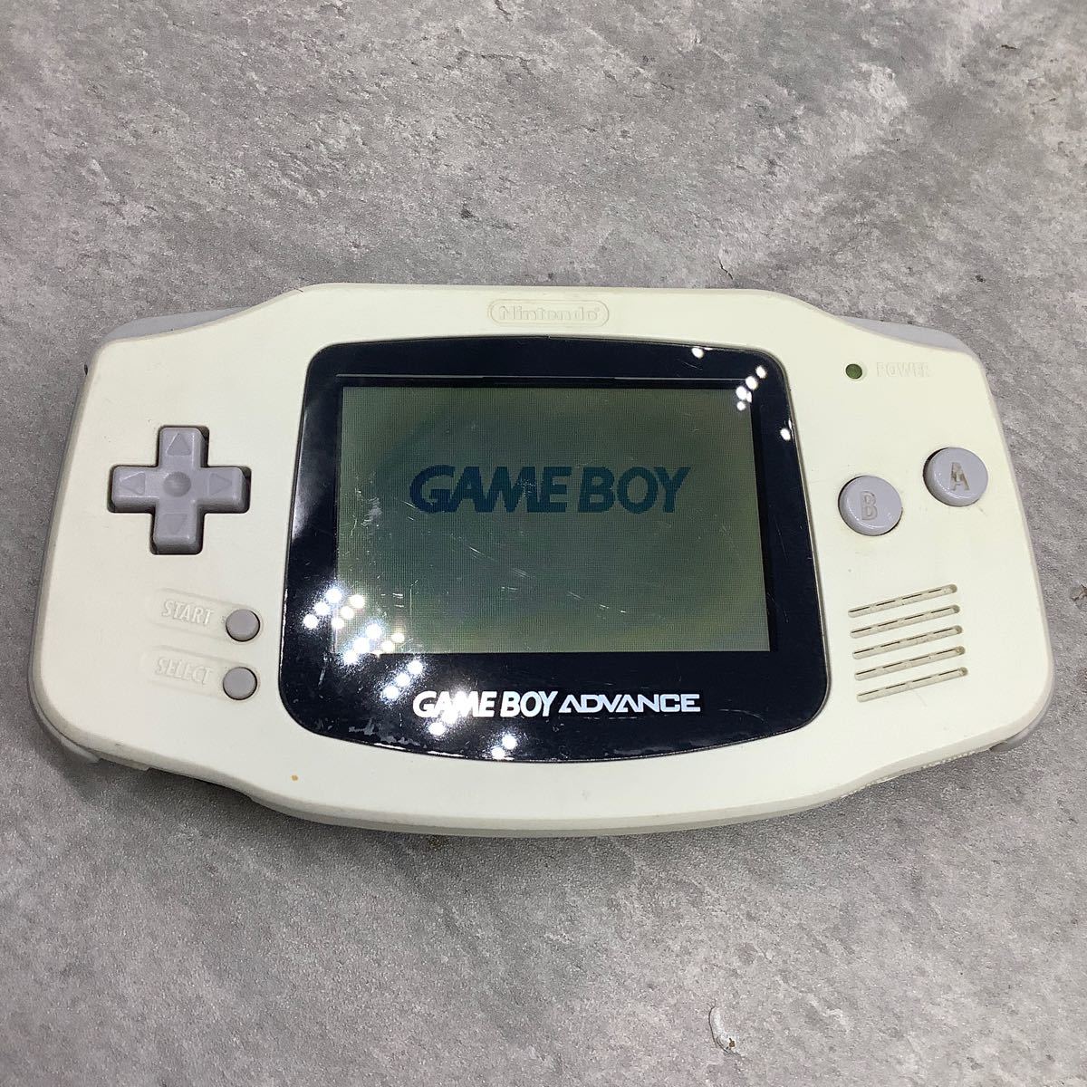 2Y9 Nintendo GAMEBOY ADVANCE ゲームボーイアドバンス ホワイト ゲームボーイ 本体 通電OK 現状品_画像1