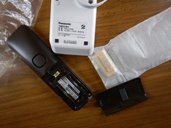 電話機　子機　Panasonic KX-FKD404-W1 コードレス パナソニック 子機充電器　 未使用_画像2