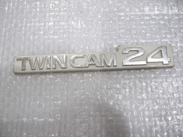 ★希少 ツインカム24 TWIN CAM24 GX71? GX81? チェイサー? マークⅡ? クレスタ? 金属製 シルバー/ホワイト 不明 エンブレム 旧車 1点 中古の画像2