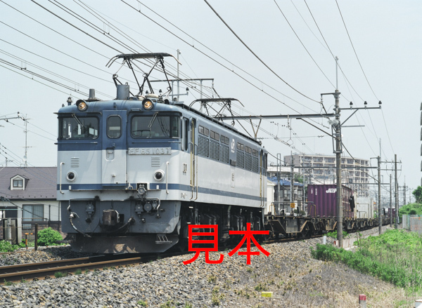 鉄道写真、645ネガデータ、166166430012、EF65-1037＋貨物、JR東北本線、蓮田〜東大宮、2012.06.08、（4591×3362）_画像1