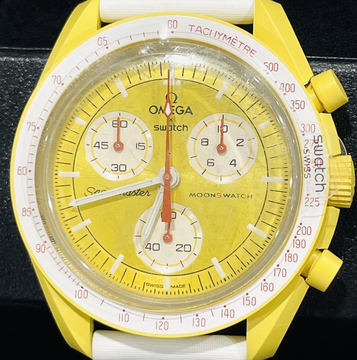 未使用 OMEGA×Swatch オメガ×スウォッチ スピードマスター THE SUN 太陽 SO33J100 クォーツ 腕時計 セラミック 箱保付き 送料無料_画像3