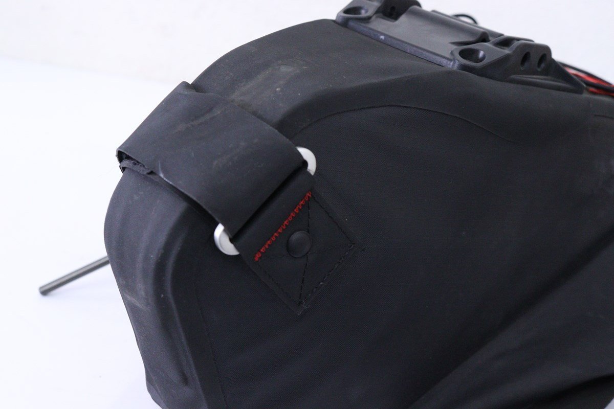 *REVELATE DESIGNS level Ray to design SPINELOCK 16L saddle-bag 