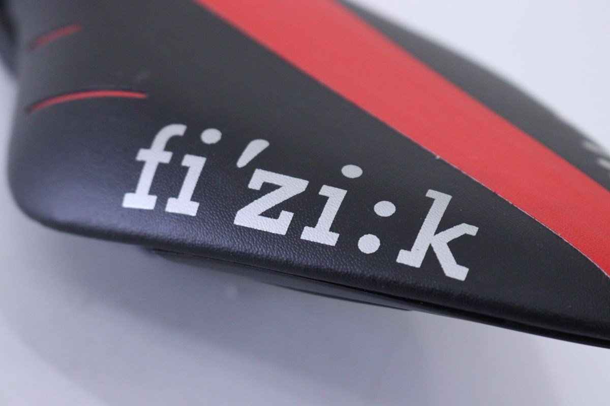 ★fi'zi:k フィジーク ARIONE R3 サドル CARBON BRAIDED 美品_画像4