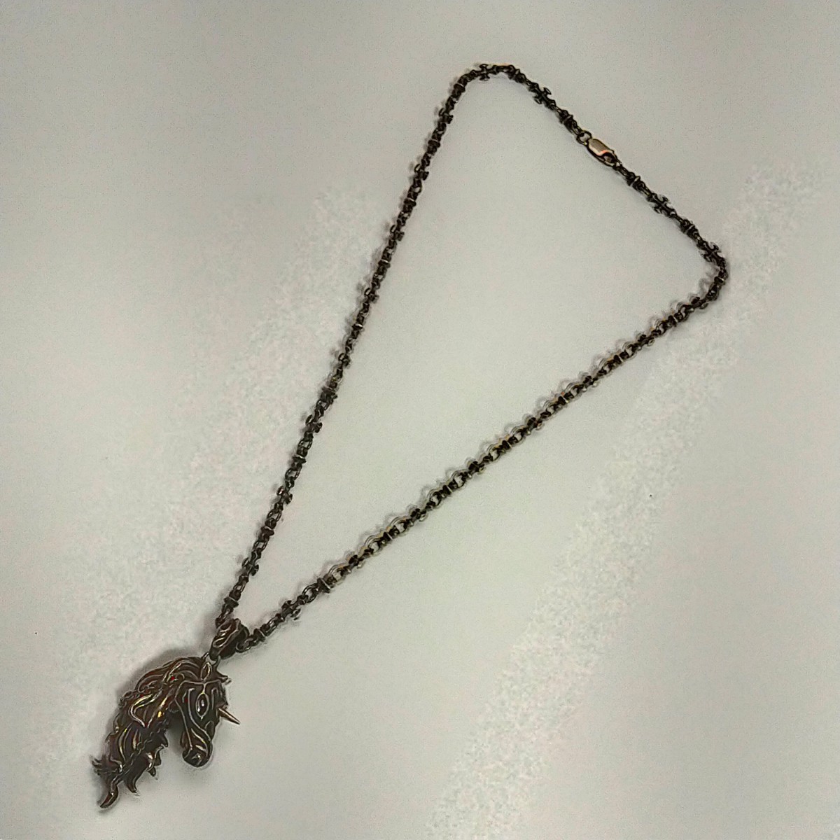 M G C ロイヤルホースペンダント デザインネックレスチェーン付 M G C ロイヤルホースペンダント デザインネックレスチェーン付