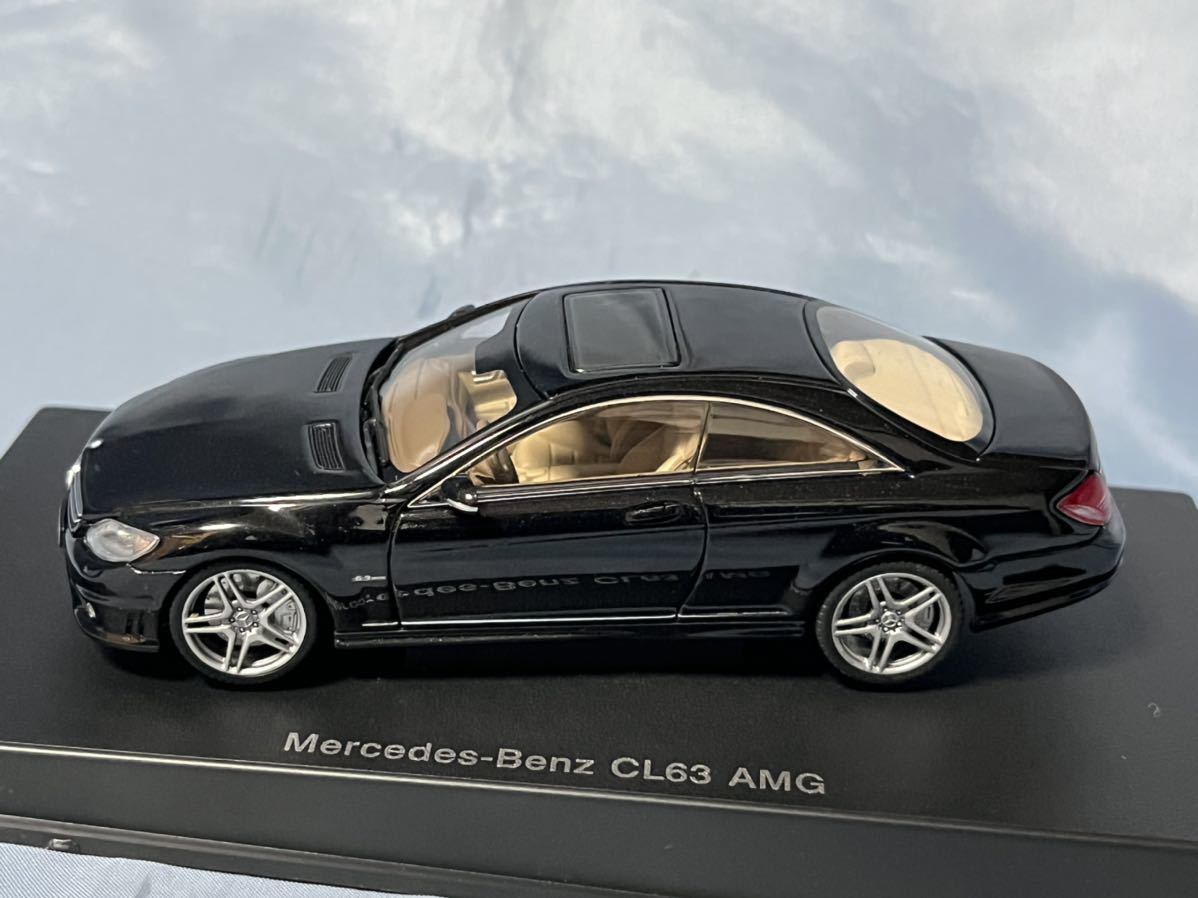 オートアート 製  メルセデスベンツ CL63 AMG 黒   1/43の画像3