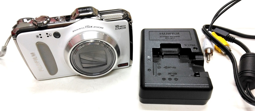 ☆【美品】FUJIFILM 富士フイルム FinePix ファインピクス F600EXR ホワイト《作動確認済》充電器、バッテリー付 中古※税込価格_画像1