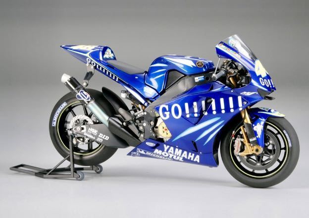 YAMAHA YZR-M1 '04 タミヤ マスターワークコレクション No.17 完成品　未開封未展示品　送料込_画像1