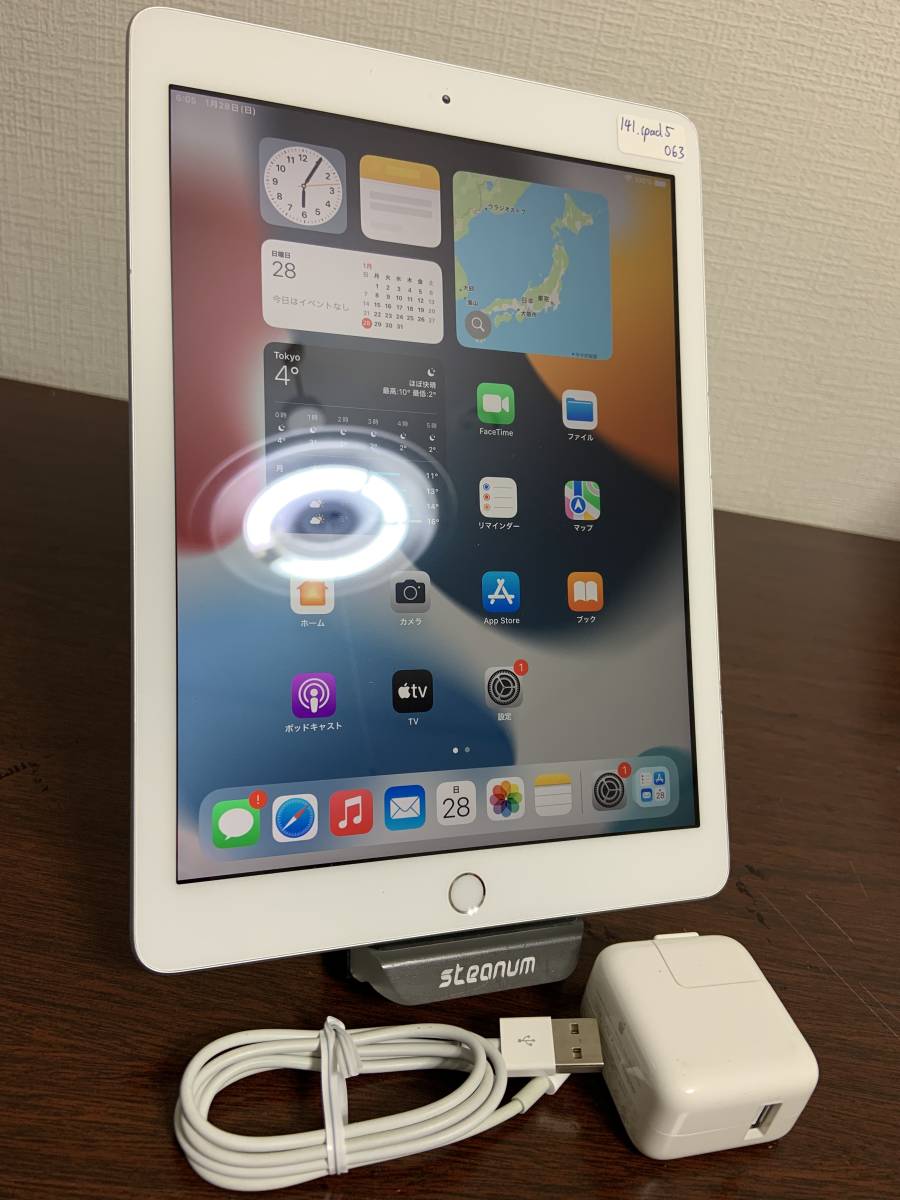 141 iPad 第5世代, 9.7inch A9 / 2GB / 32GB Silver Wi-Fiモデル バッテリー92% MP2G2 J/A A1822 Apple・iphone・galaxy・タブレット