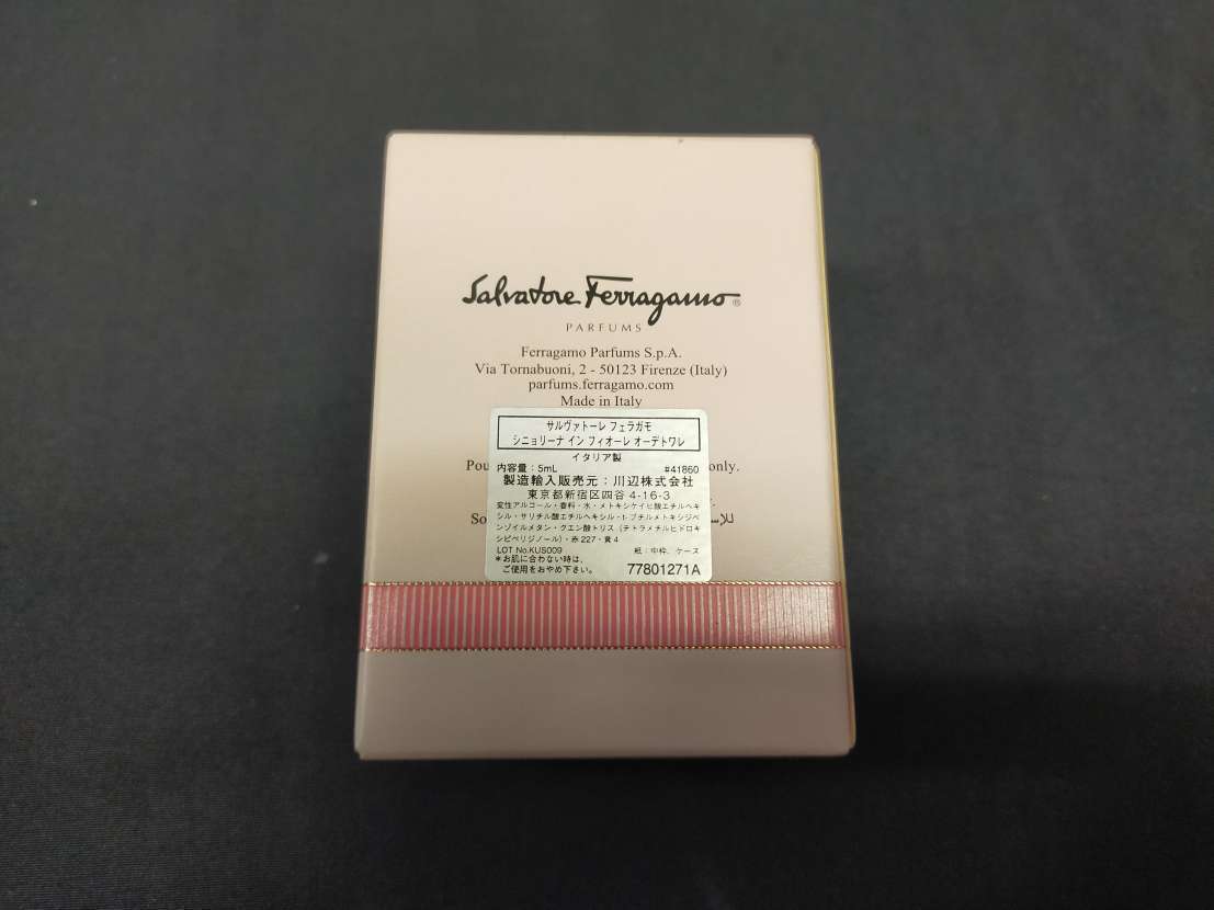 【KM32】Salvatore Ferragamo　サルヴァトーレ フェラガモ　オードトワレ　シニョリーナ　香水　ミニボトル　5ml　レディース_画像2