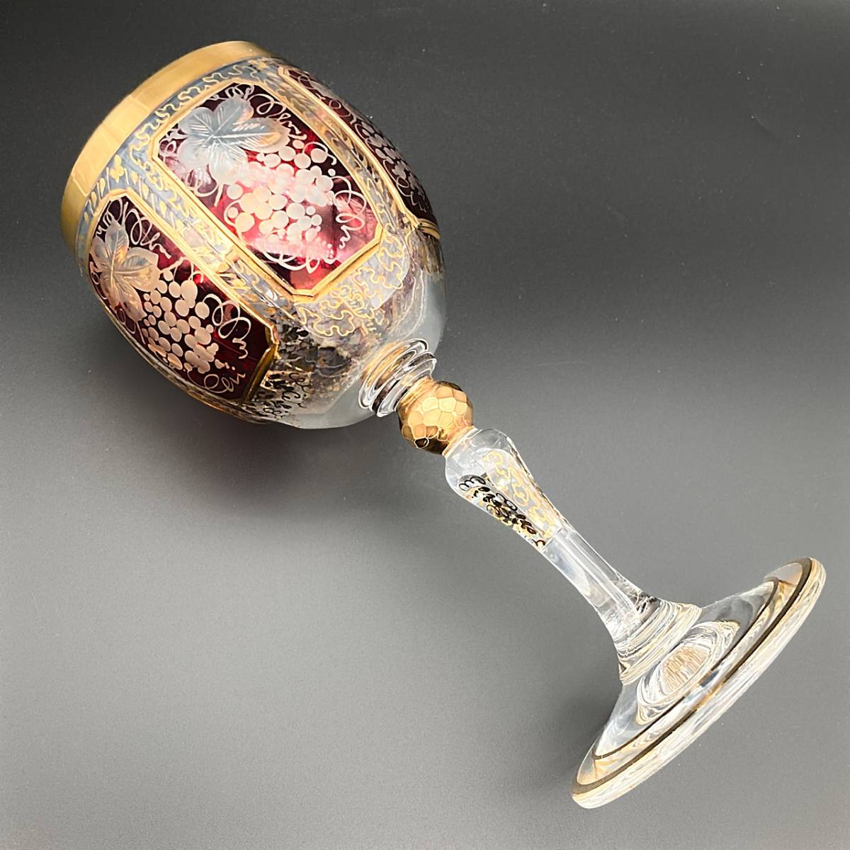ボヘミアガラス エーゲルマン パネルグラス ワイングラス 葡萄文 レッド 金彩 ボヘミアン グラス 15.4cm