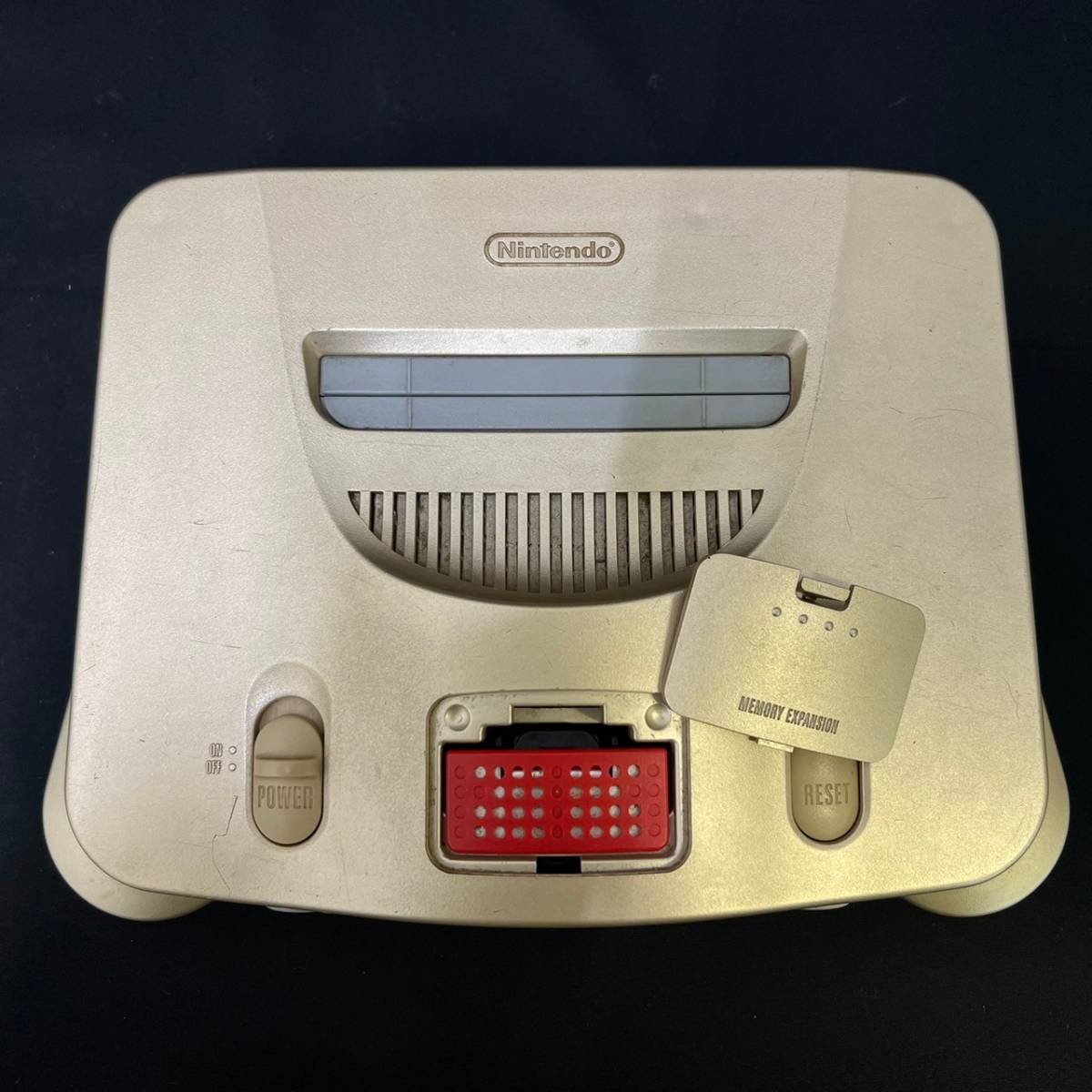 BAg034R まとめ トイザらス限定カラー Nintendo 64 メモリー拡張パック 本体 コントローラー4個 ソフト ゴールド クリアブルー 大乱闘_画像2