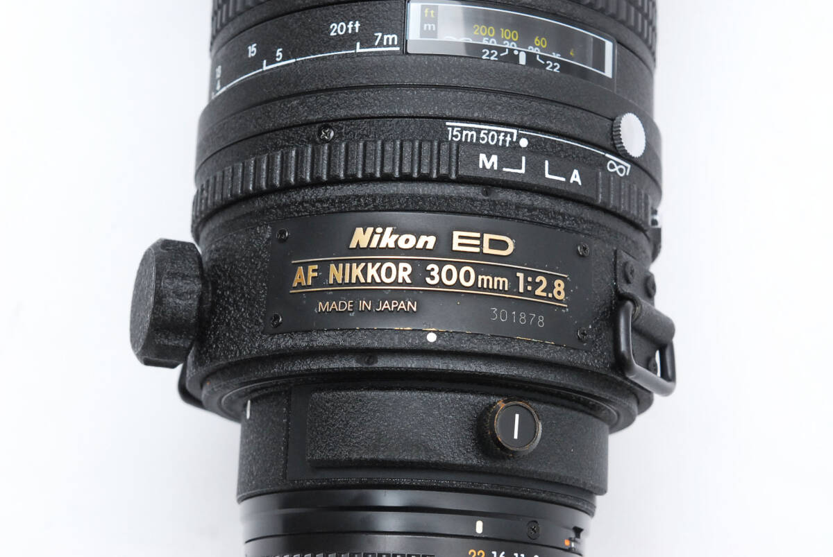 【美品】Nikon ニコン AF NIKKOR 300mm F2.8 ED 専用ケース他付属品多数　_画像8