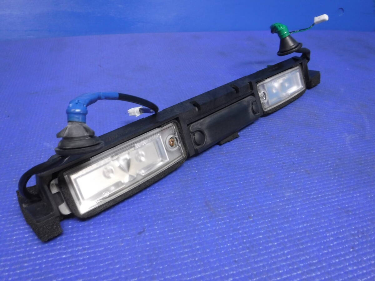 レクサス LS LEXUS UVF45 純正 ナンバー灯 LED トランクオープナースイッチ付_画像2