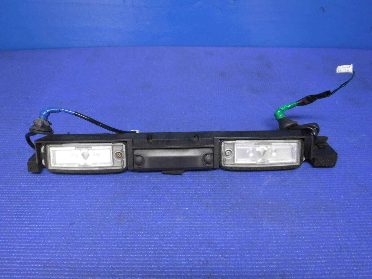 レクサス LS LEXUS UVF45 純正 ナンバー灯 LED トランクオープナースイッチ付_画像1