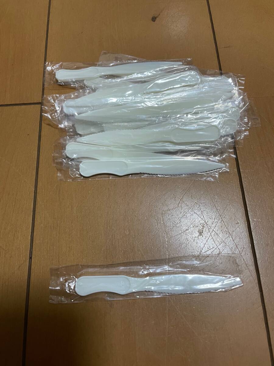 プラスチックナイフ アイボリー 11㎝ 個包装 使い捨てナイフ60本まとめて_画像1