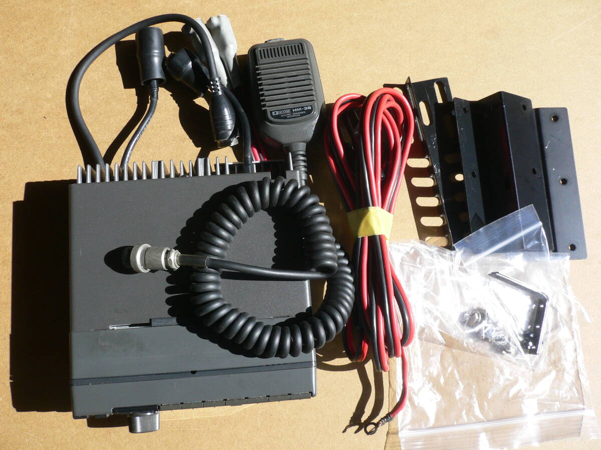 アイコム　IC-901　144／430MHz　デュアルバンド　モービル無線機_本体、マイク、電源コード、車載金具とビス