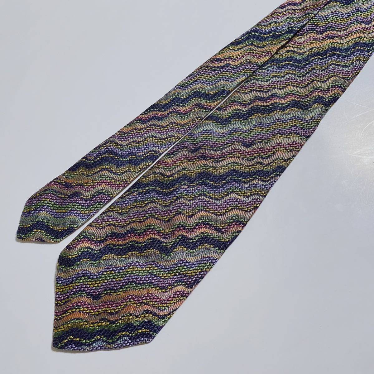 N313 美品!! MISSONI ミッソーニ イタリア製 総柄 織柄 ジャガード ブランドネクタイ ネクタイ シルク 100％ 絹 艶感 マルチカラー!!_画像2