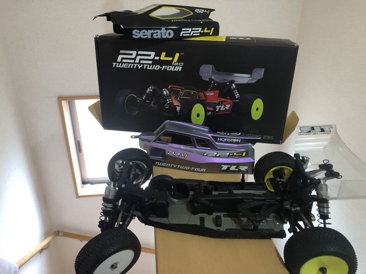 チームロッシ　TLR22-4.2.0 Team LOSI ボディ2つ付き　　中古　ハイエンド_画像1