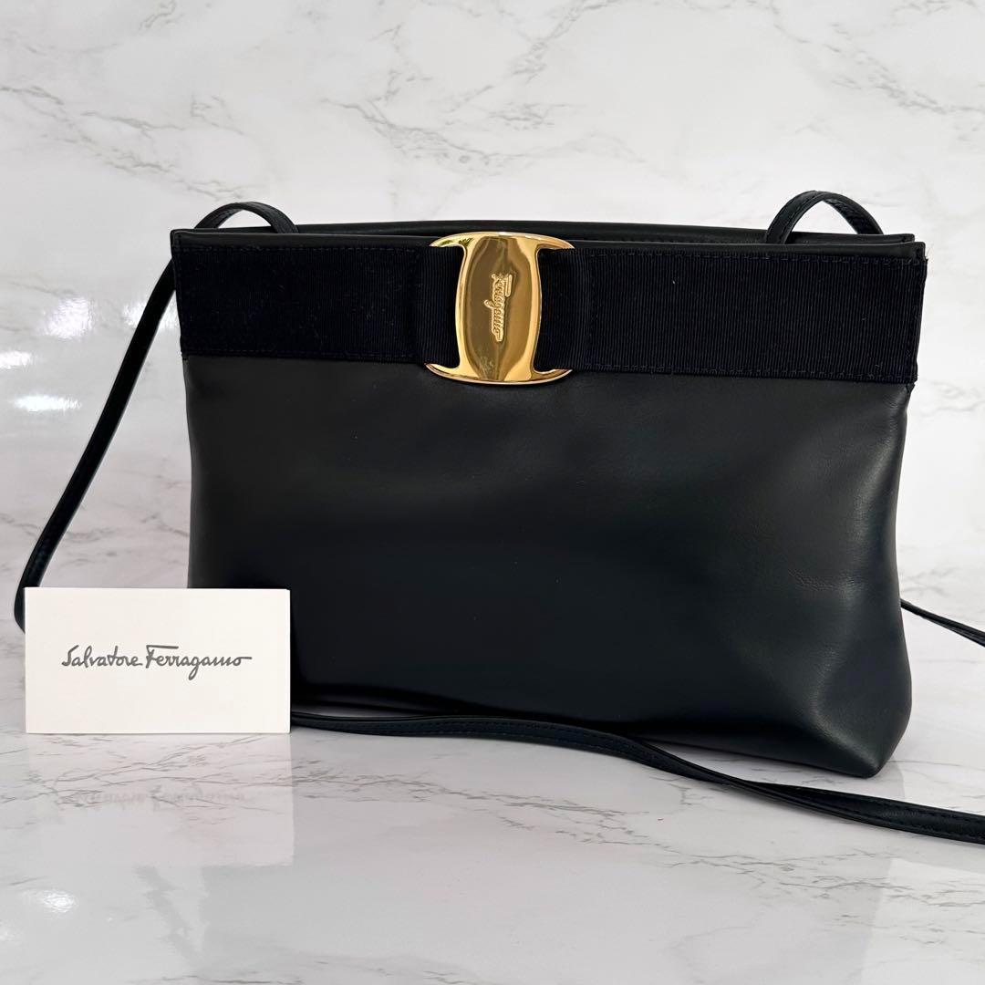 フェラガモ Ferragamo ショルダーバッグ ヴァラリボン ネイビー レザー　5-23889_画像1