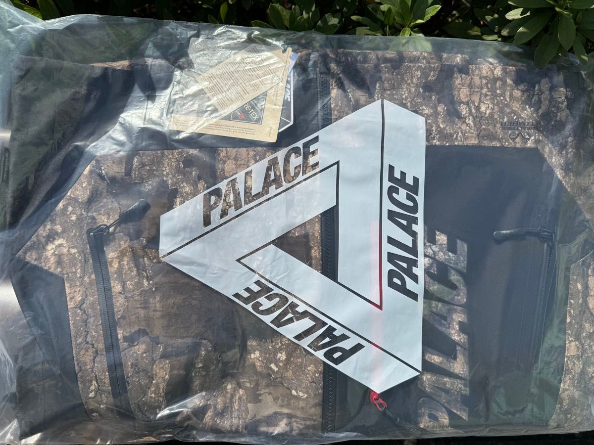 PALACE Gore-Tex 3L Jacket PALACE Gore-Tex 3L Jacket