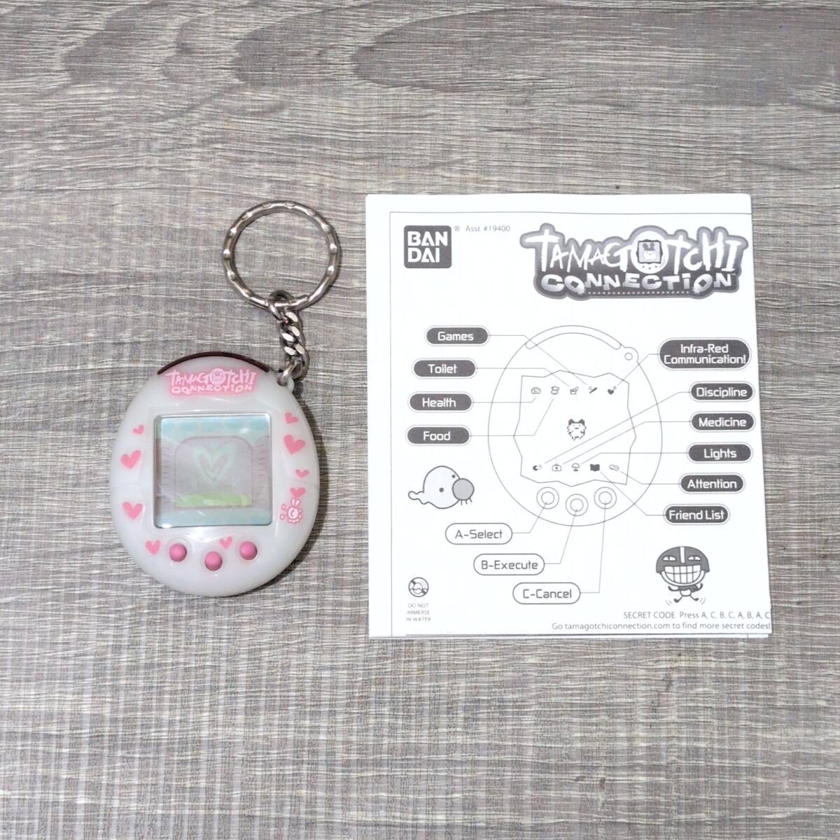 【玩具】 海外版 たまごっち コネクション TAMAGOTCHI CONNECTION 説明書付 BANDAI 2004年 ホワイト 白 レア 機械 電子ペット 携帯 ゲーム_画像1