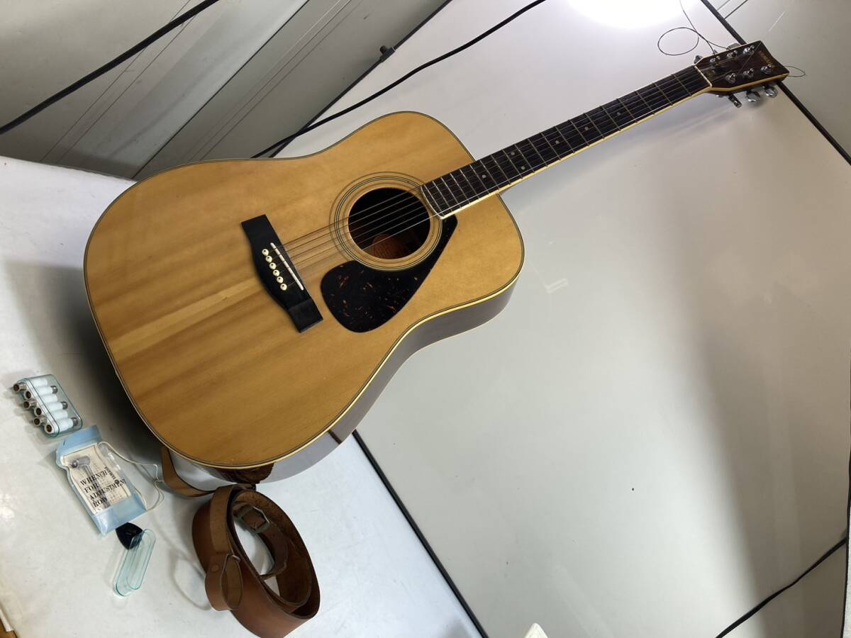 （2-142）YAMAHA ヤマハ　アコースティックギター　FG-301 ハードケース付き_画像1