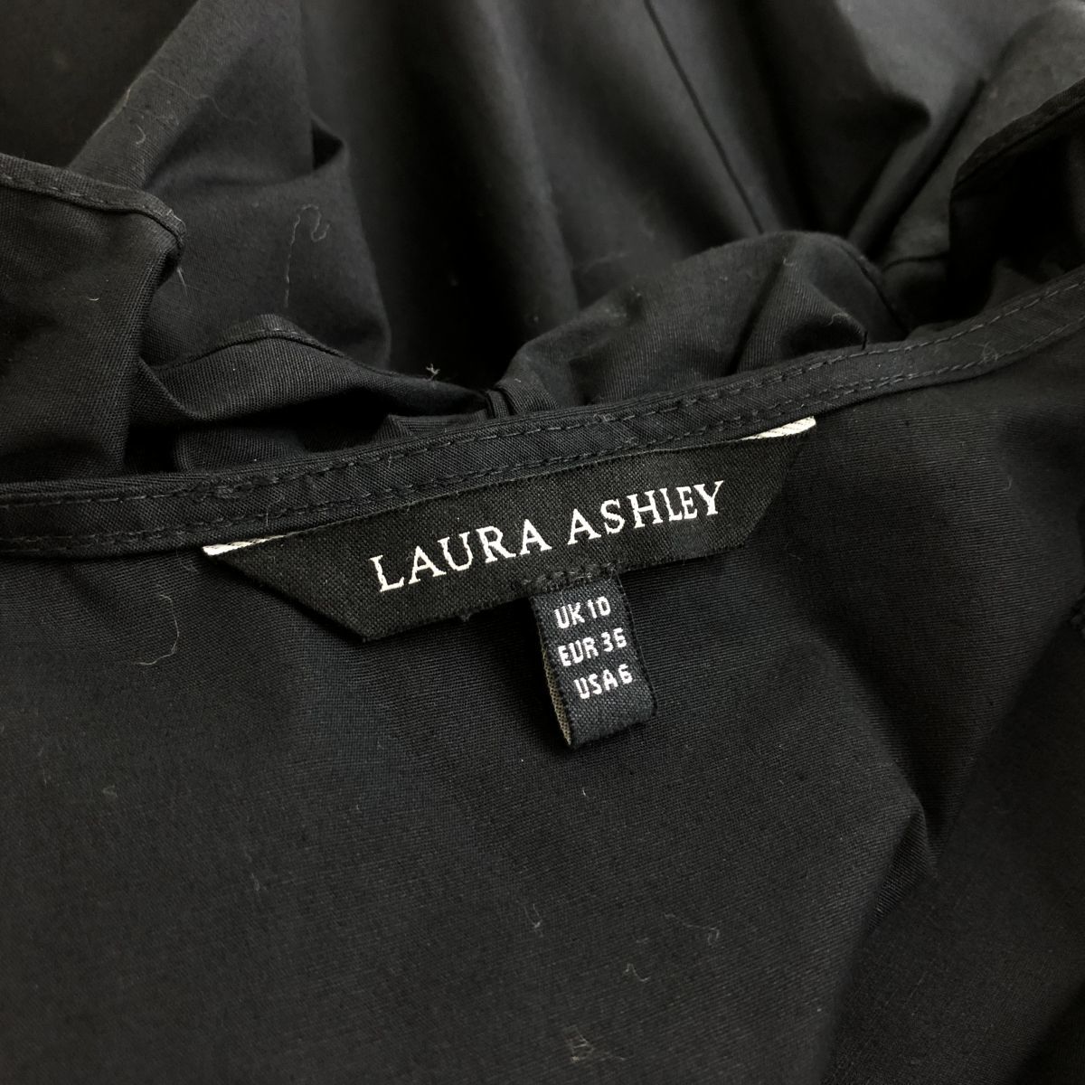 F312-O◆美品◆ Laura Ashley ローラアシュレイ フリルブラウス シャツ Vネック 長袖 トップス◆size10 コットン ブラック 黒_画像6