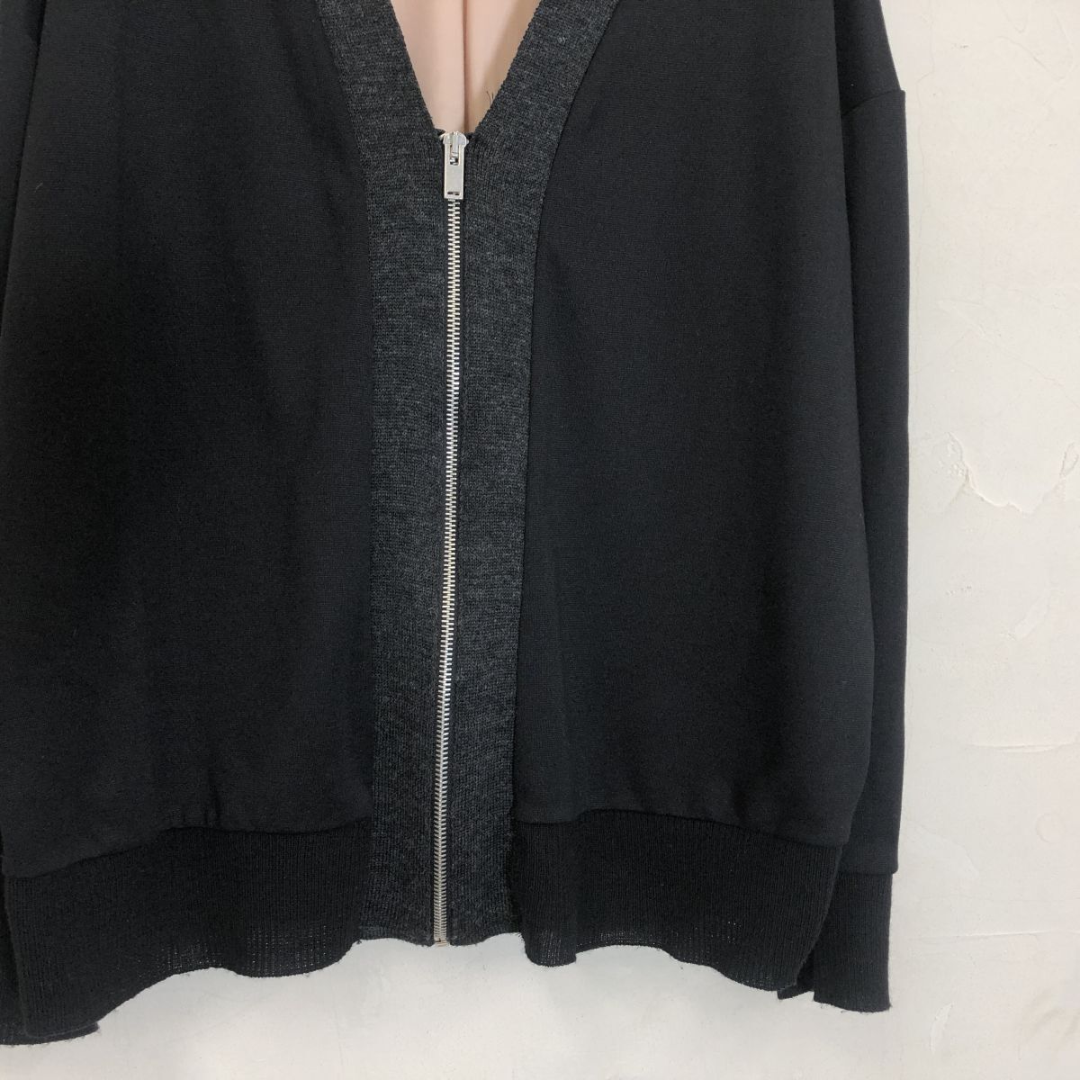 F926-O◆美品◆ ZARA ザラ ジップアップジャケット Vネック 切替 ニット 薄手 上着◆sizeS ブラック ベージュ_画像4