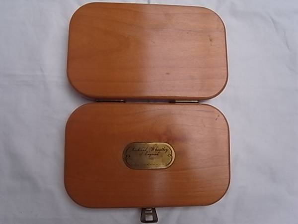 *** Richard Wheatley Wooden Fly Box with Flies * ho i tray fly box ***