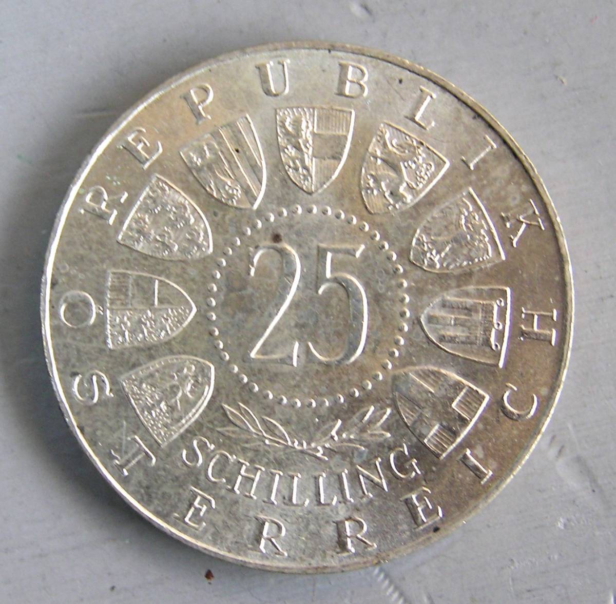 オーストリア　 (Y107）　25シリング　記念銀貨　1961年銘　ブルゲンランド_画像2