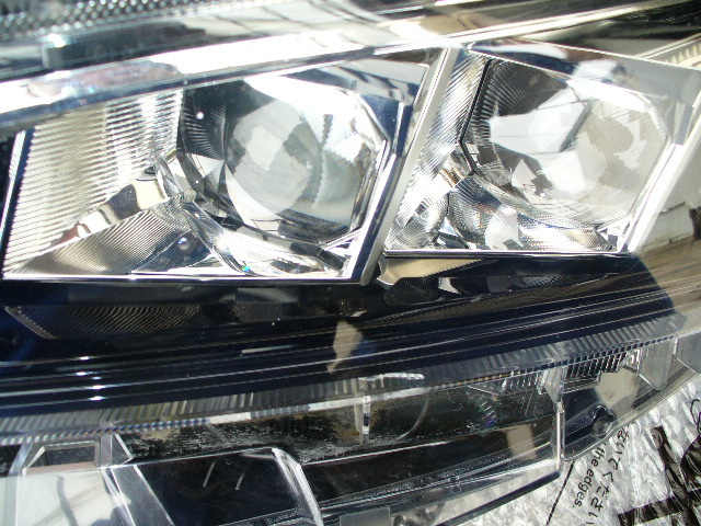 ヴォクシー ZRR80W ZRR85W 左ヘッドランプ 81170-28G70 中古良品 ライトカバー付の画像5