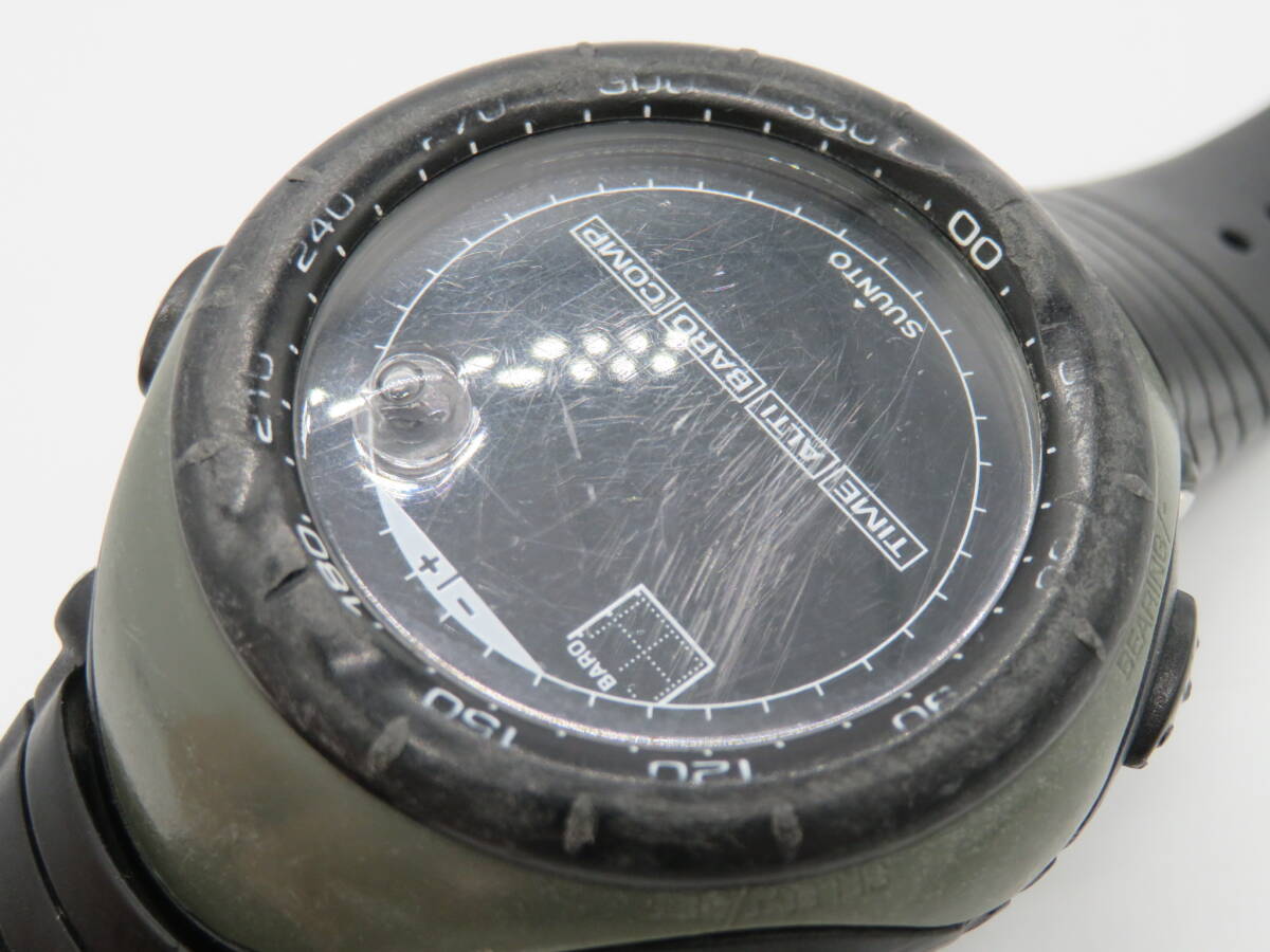 ジャンク品　部品取り　SUUNTO(スント）カーキカラー　腕時計　中古品　ユモ10ー11A　_画像4
