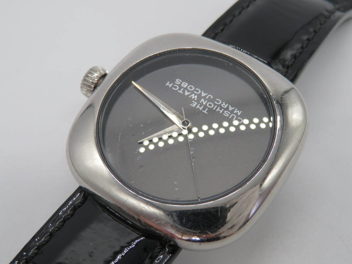 ジャンク品　MARC JOCOBS(マークジェイコブス）THE CUSHION WATCH　シルバーカラー　腕時計　中古品　W1ー176A　_画像4