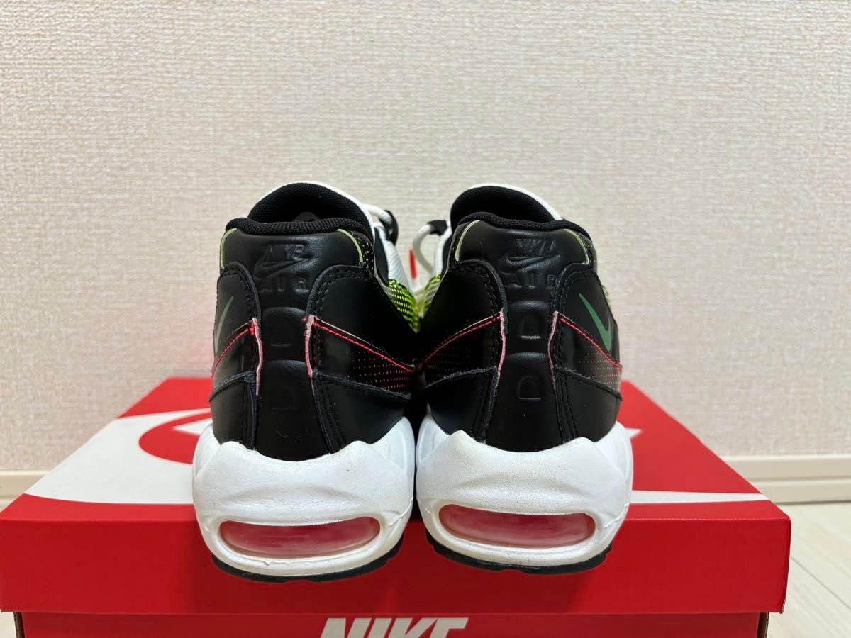 NIKE 95 レトロ　フューチャー