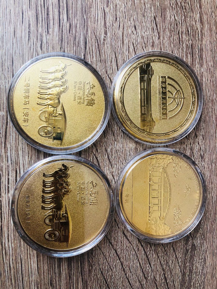 中国西安兵馬俑記念コイン　4枚 ケース付き