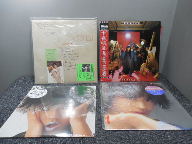 中森明菜・4枚まとめてにて (生写真つき) 　 　 LP盤_画像1