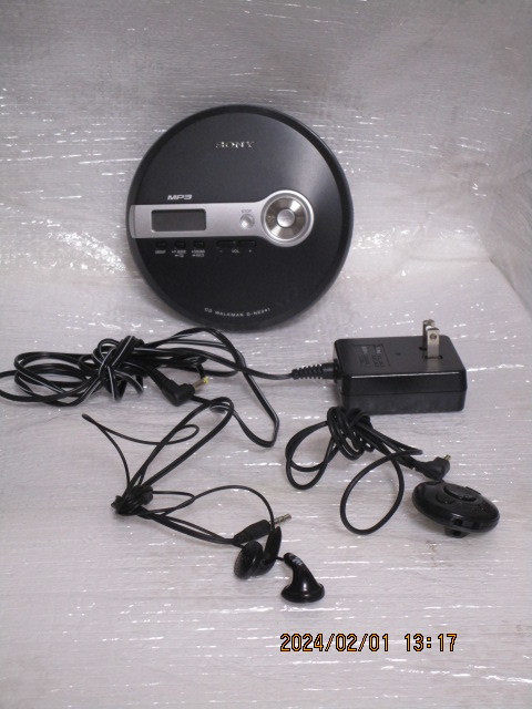 SONY　CDウォークマン　D-NE241　MP3　CD-R/RW　G-PROTECTION　ポータブルCDプレイヤー ☆動作確認済　中古品　レトロ　ビンテージ　保管品_画像1