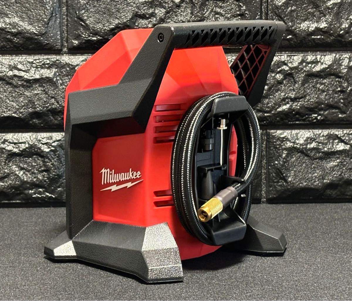 送料込み ミルウォーキーツール【Milwaukee】M12充電式空気入れ 送料込み ミルウォーキーツール【Milwaukee】M12充電式空気入れ