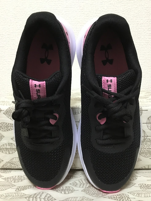 ◎新品 送料込◆24.0 UNDER ARMOUR スニーカー 黒×桃 ③◆0207_画像3