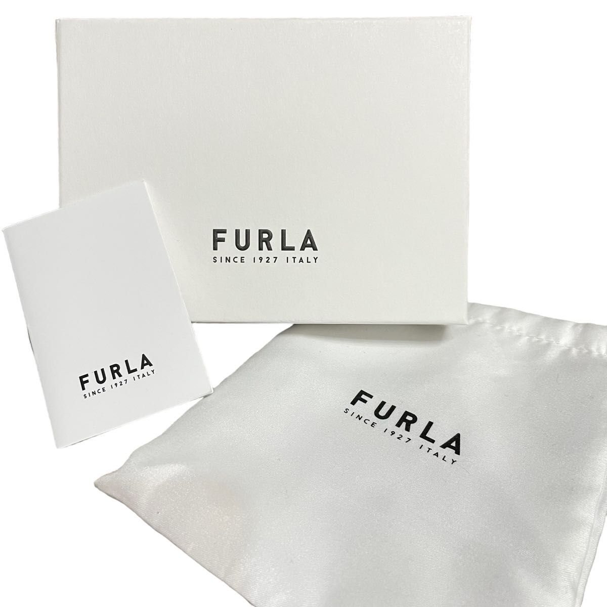 新品未使用　FURLA フルラ　二つ折り　財布　手帳型　ブラックレザー