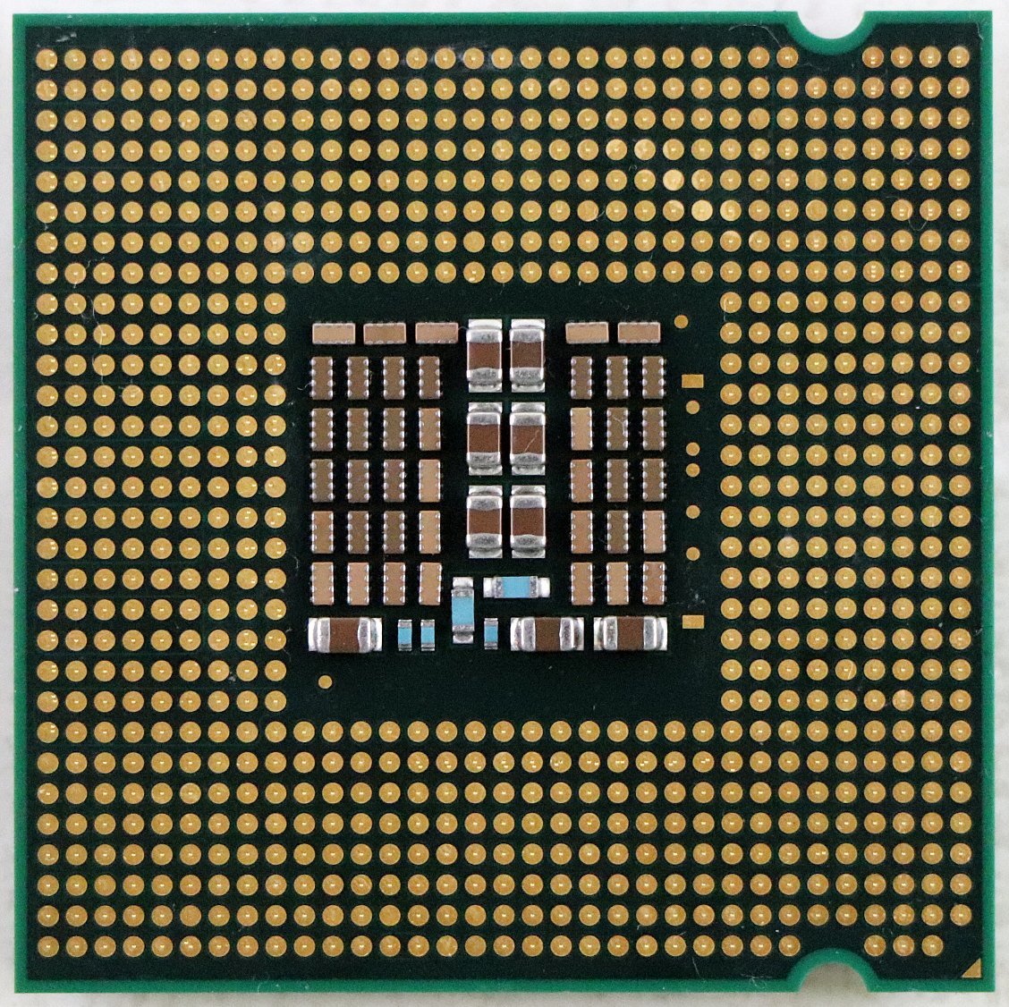 P♪ジャンク品♪CPU 2枚 『Core2 Duo (E8400/3.0GHz) / Core2 Quad (Q9550/2.83GHz)』 Intel LGA775ソケット用CPU ※本体のみ/動作未確認_Core2 Quad(裏面)です。