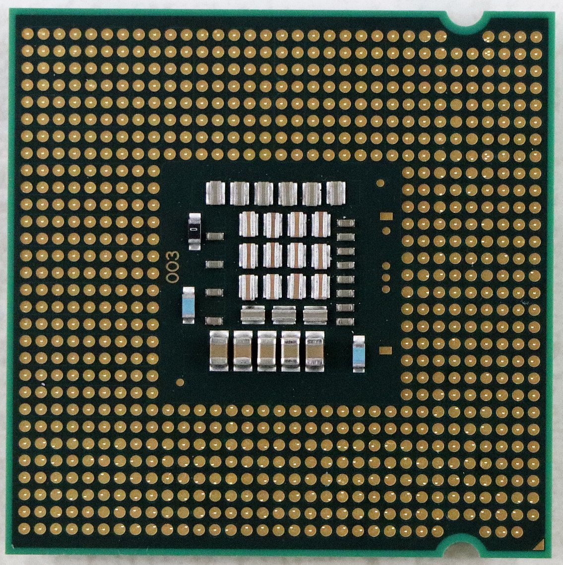 P♪ジャンク品♪CPU 2枚 『Core2 Duo (E8400/3.0GHz) / Core2 Quad (Q9550/2.83GHz)』 Intel LGA775ソケット用CPU ※本体のみ/動作未確認_Core2 Duo(裏面)です。