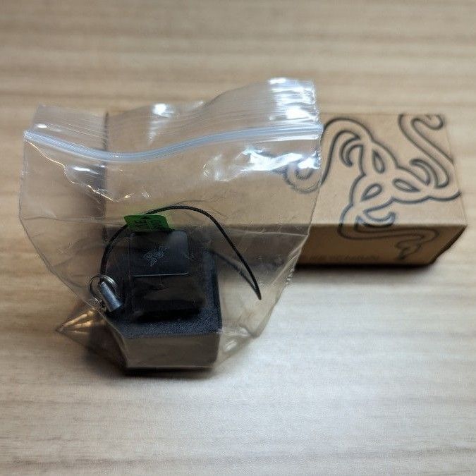 非売品新品 レイザー　キーキャップ　キーチェーン Razer Chroma Keycap Keychain　キーボード