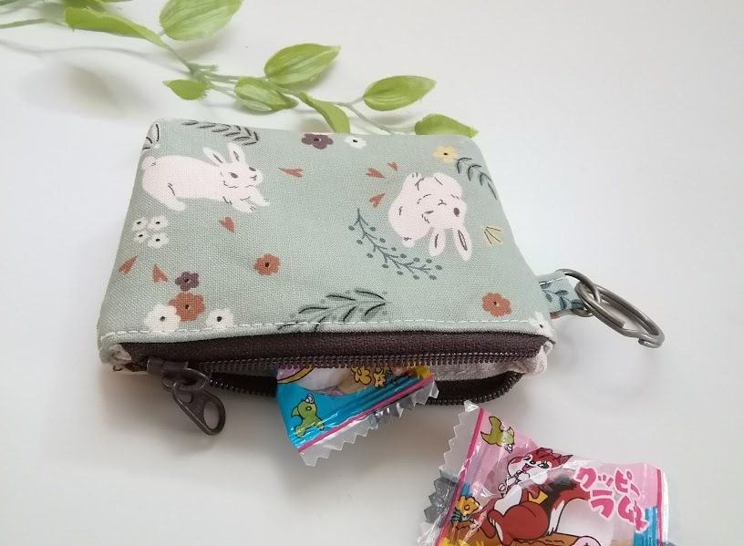 ハンドメイド〈キーリング付き〉 マチ付きミニポーチ  Flora rabbit＊ウサギと小さな花 (10×6.5×2）の画像4